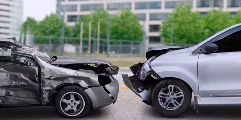 Two-Car Crash on Enon Springs Rd E & Smyrna Square Dr, Results in injuries